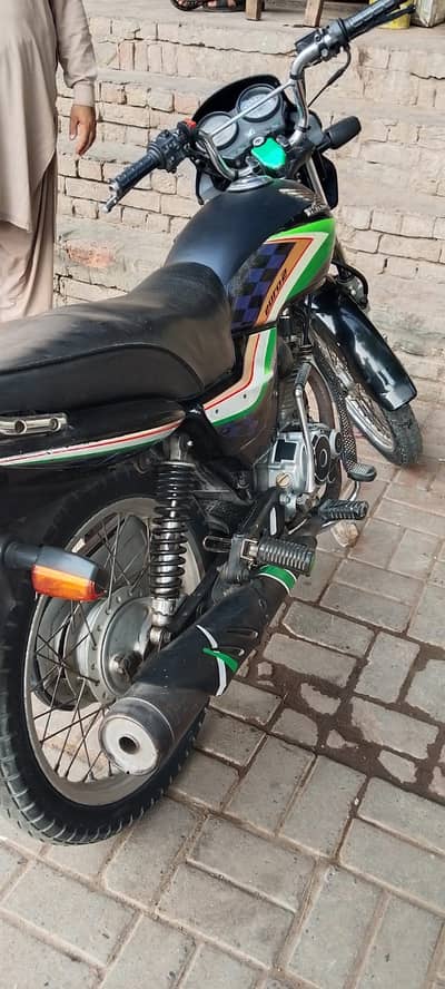 Honda CG 125 Deluxe 2011 for sale in a very Cheap price