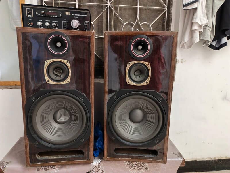 speakers 4