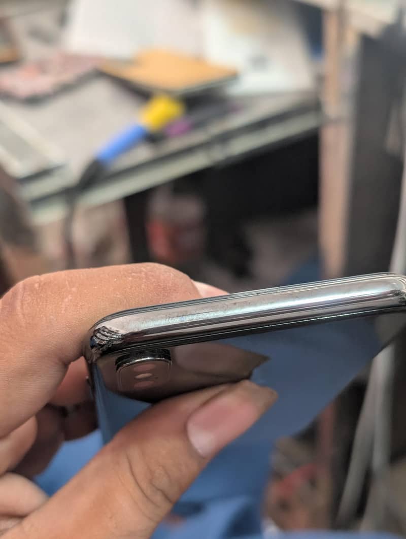 Apple iPhone X 3