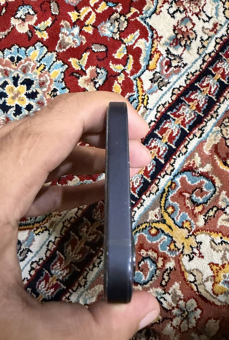 Apple iPhone 12 4