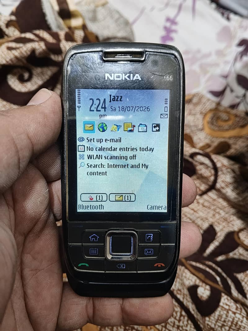Nokia E66 0