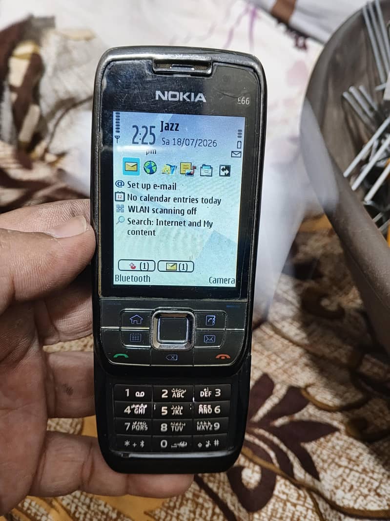 Nokia E66 1