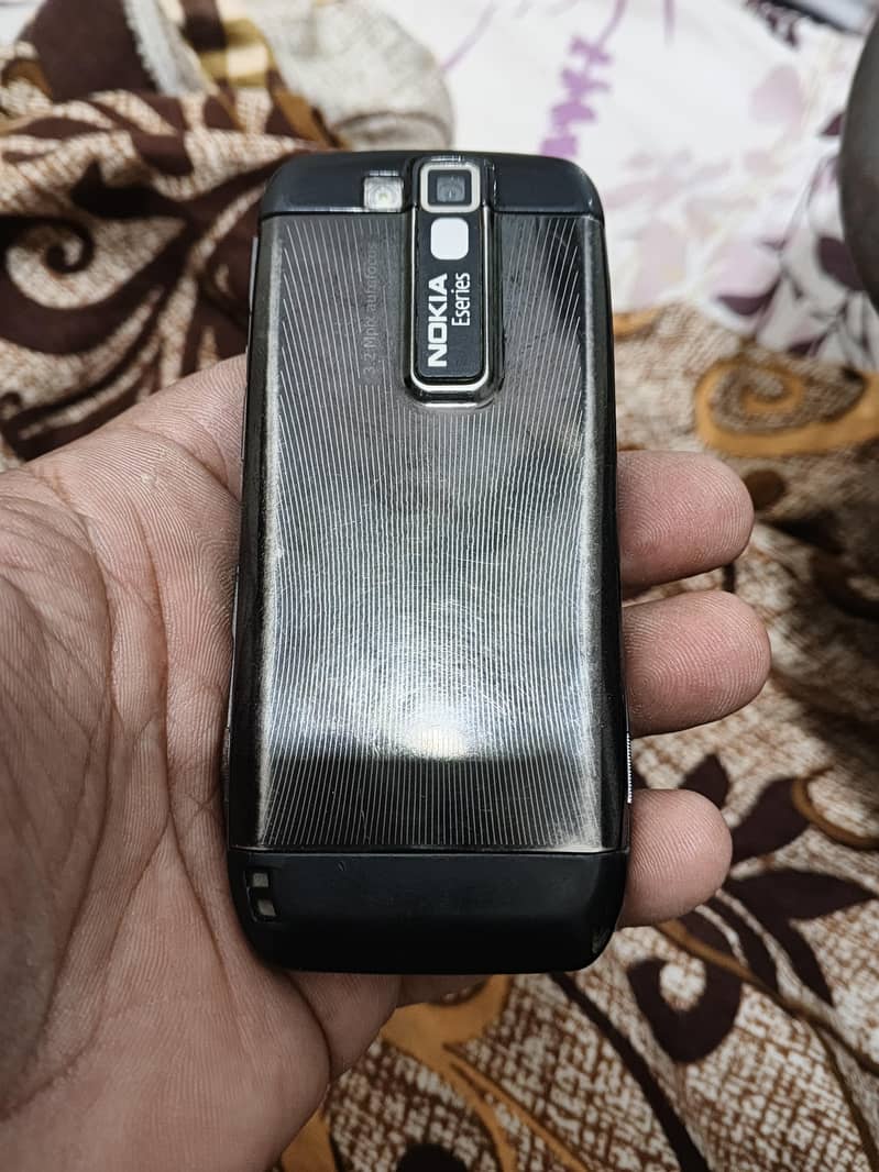 Nokia E66 5
