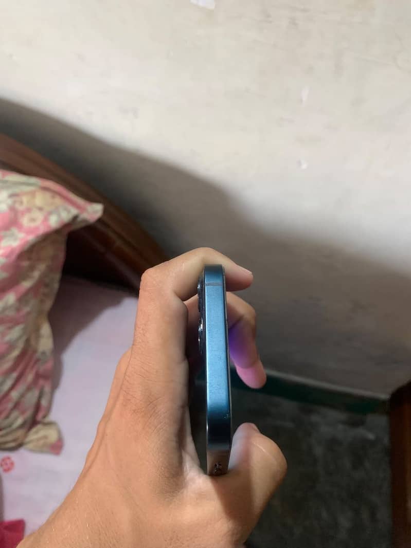 iPhone 13 0