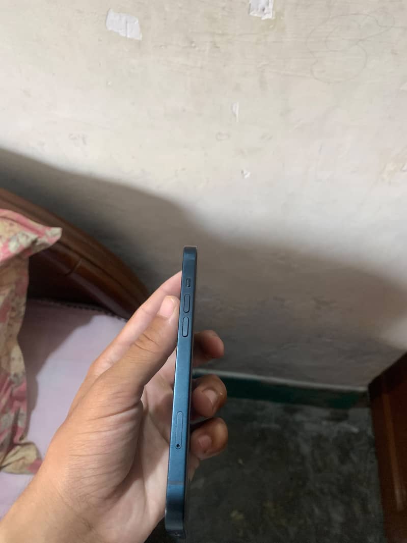 iPhone 13 1
