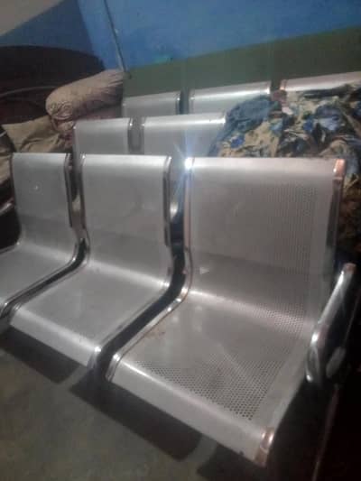 like new steel bench 3 seater 3 peace