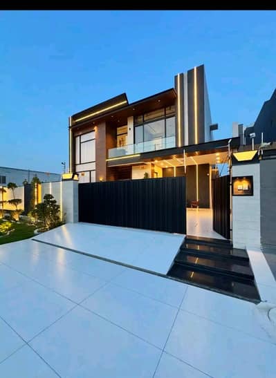 1 KANAL BRAND NEW LUXURY HOUSE ON IDEAL LOCATION AVAILABLE FOR SALE IN BAHRIA TOWN