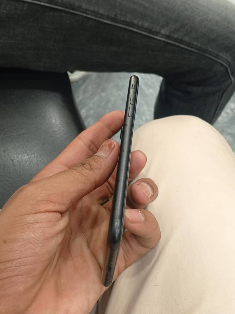 Apple iPhone 7 3