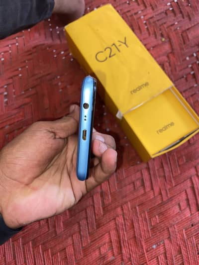 Real me c21y 4/64 with box charger