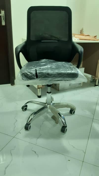 Almost new condition office chairs 4