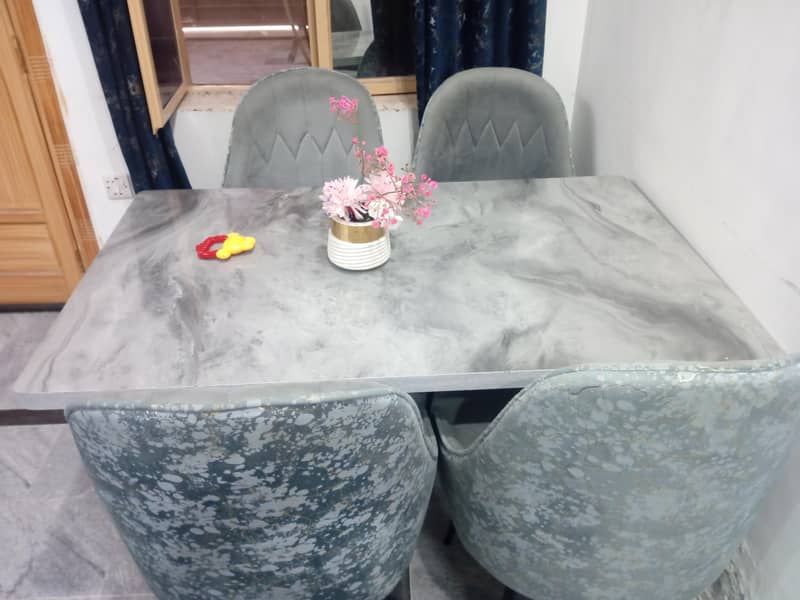 Dining table 4 seter 0