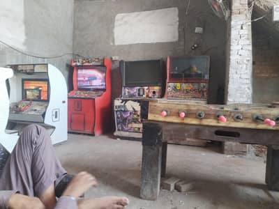 video game 8 or ek bodwa 3 tekken tag or ek bet wali game or 3 choti h