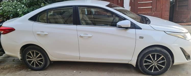 Toyota Yaris 1.3 ativ cvt