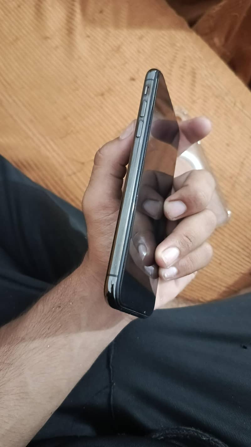 Apple iPhone XS 1