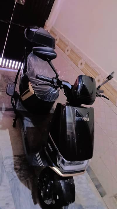 Brand New REVOO A12 (With Rear Box) – Only 60km Driven! Full Warranty