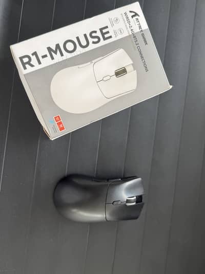 Gaming mouse wireless mouse Shark Attack R1 mouse