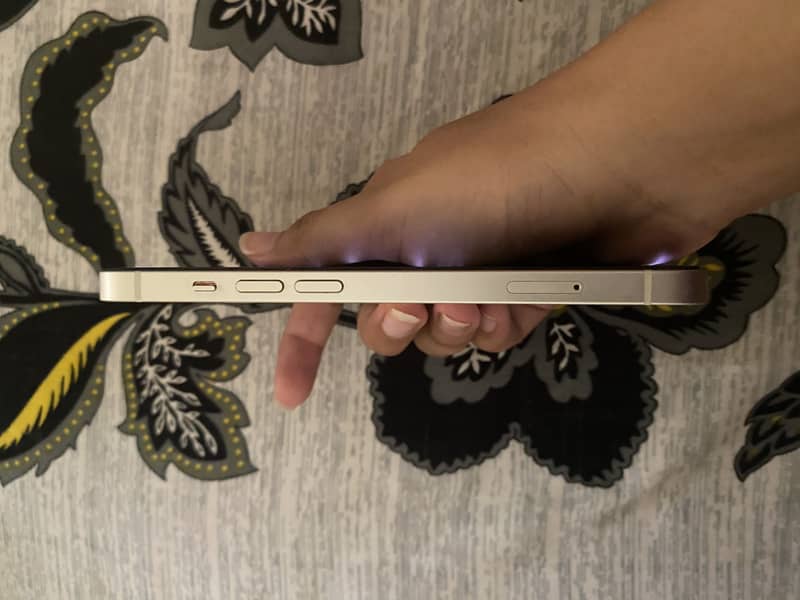 Apple iPhone 13 1