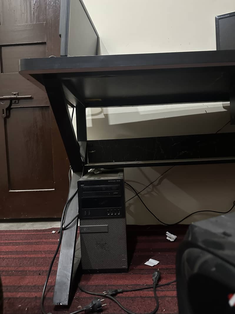 K Shape Gaming Table 1