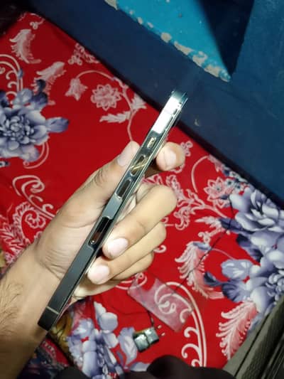 I phone 13 pro chance wali device