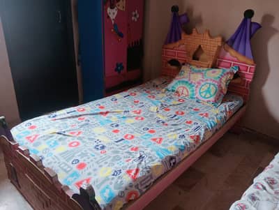 Single large bed castle design with mattress