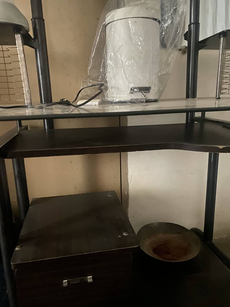 Computer table 1