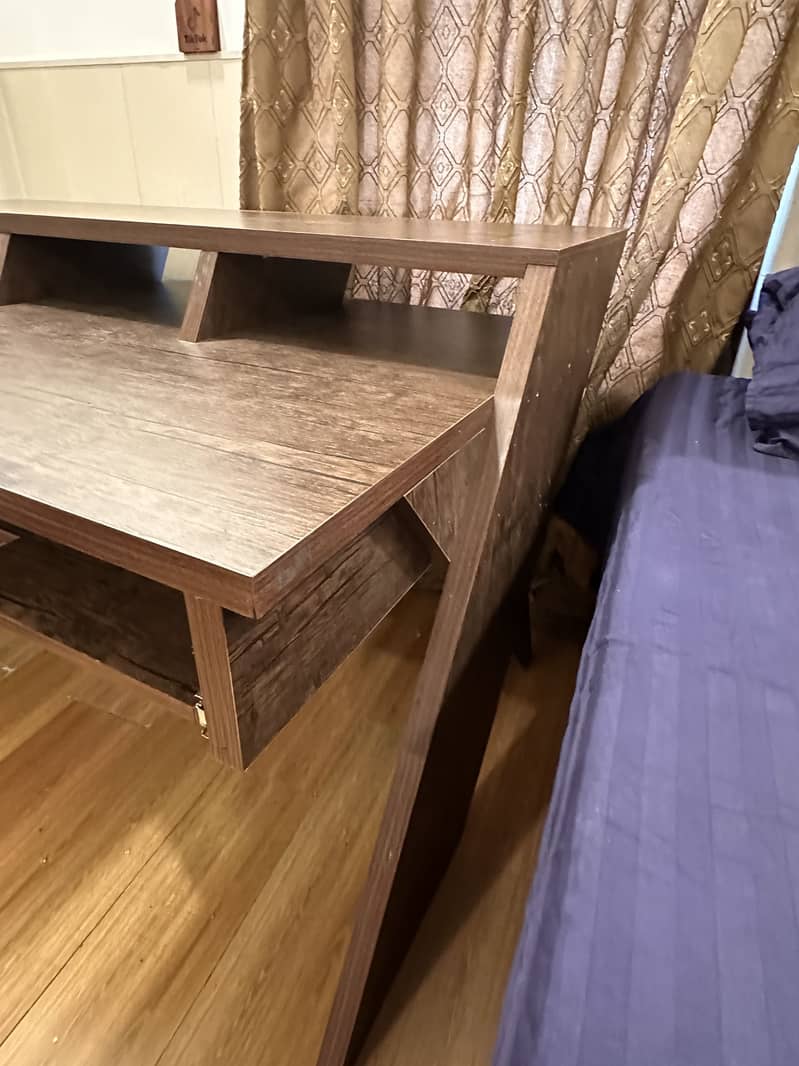 Office Table 6