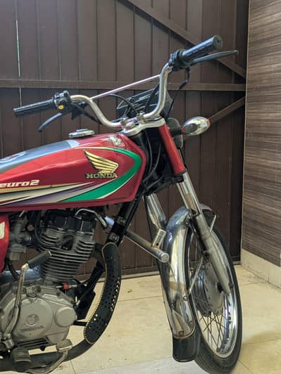 Honda 125 2014 model golden number laga howa hai
