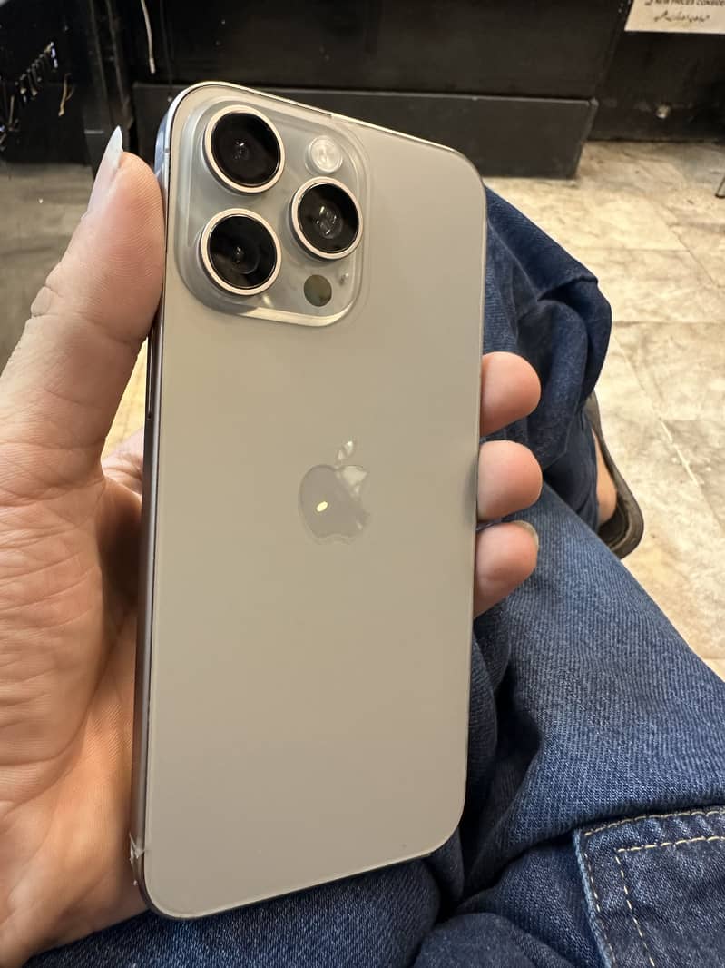 Iphone 15 pro max 4