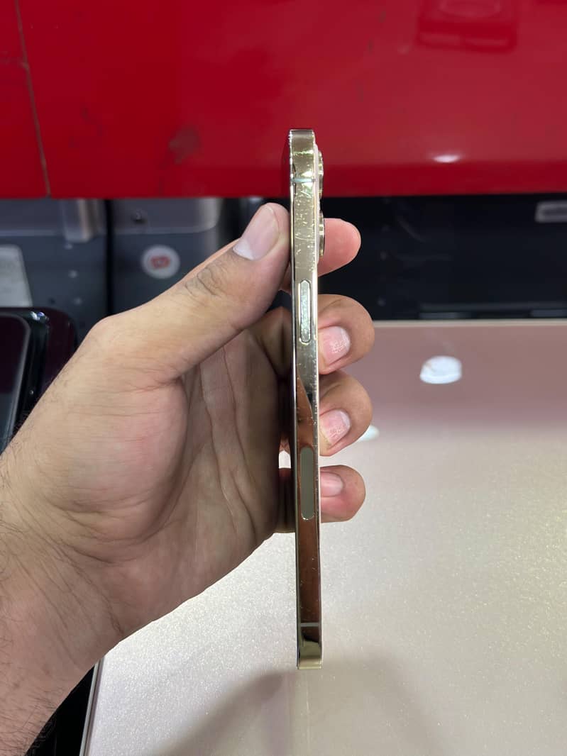 iphone 12 pro max 3