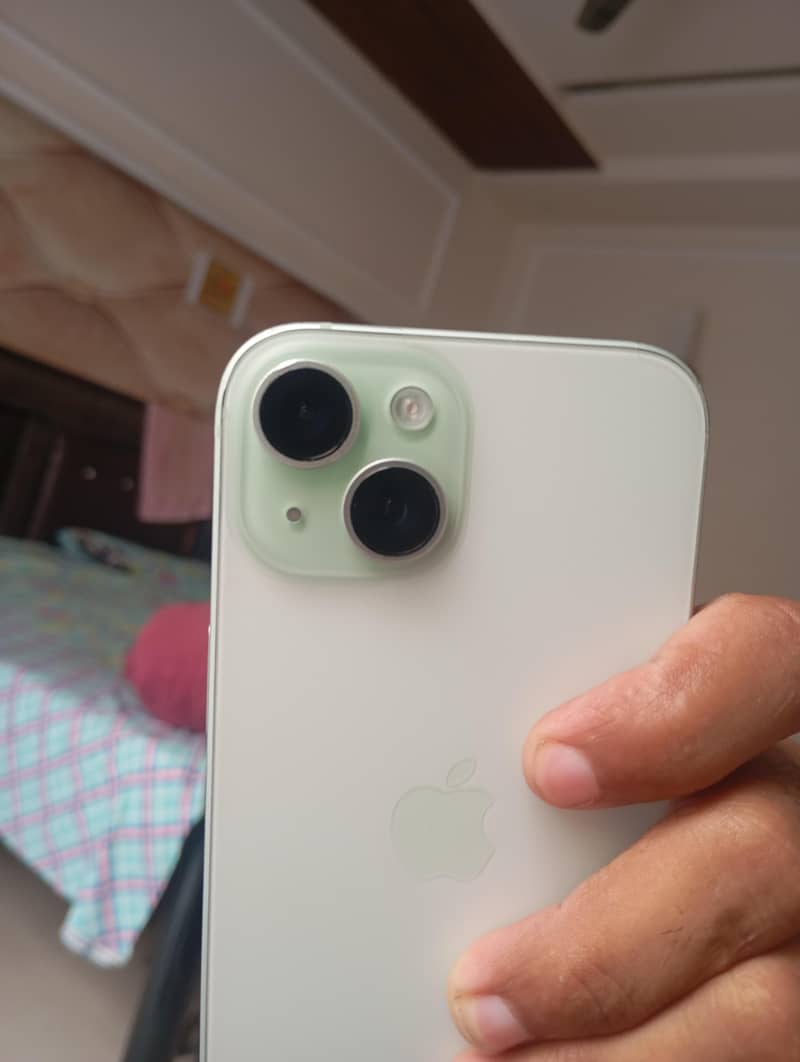 Apple iPhone 15 4