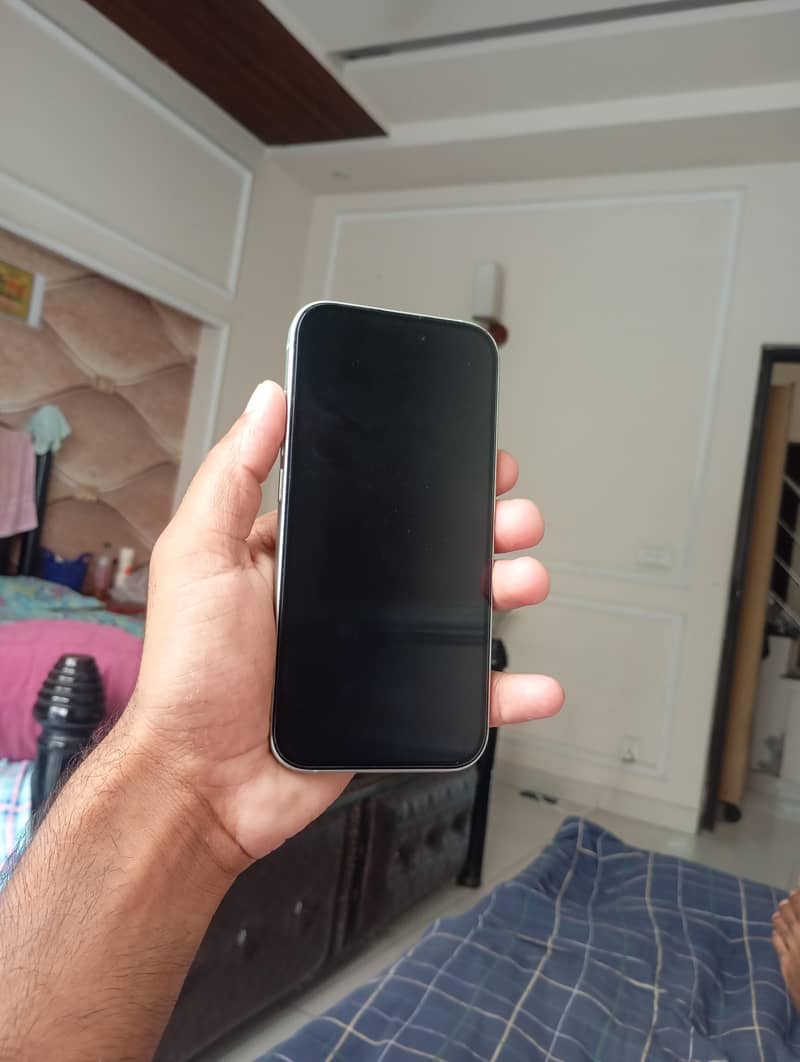 Apple iPhone 15 6