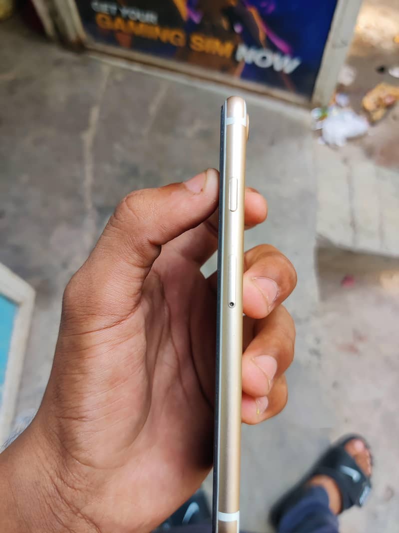Apple iPhone 7 2