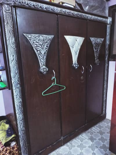 Bed, Almari and divider for sell .