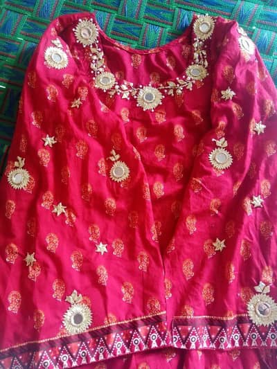 red colour handmaid work
