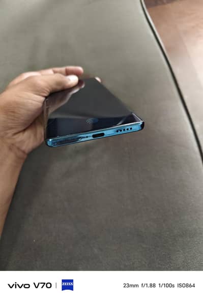 Vivo V30