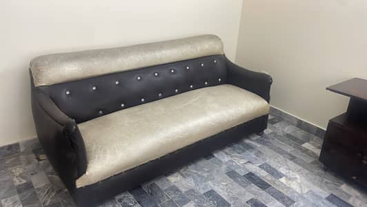 Sirf dirty hain Baqi sofa sai hain