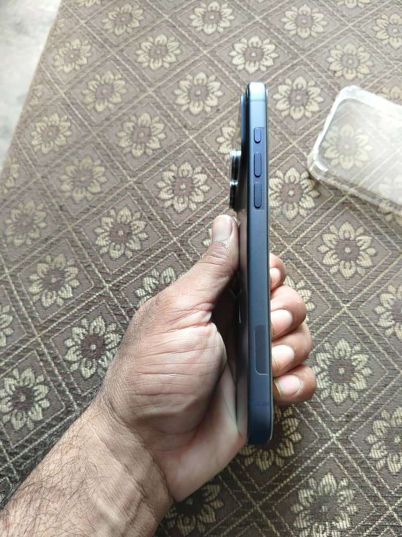 Apple iPhone 17 Pro Max 3