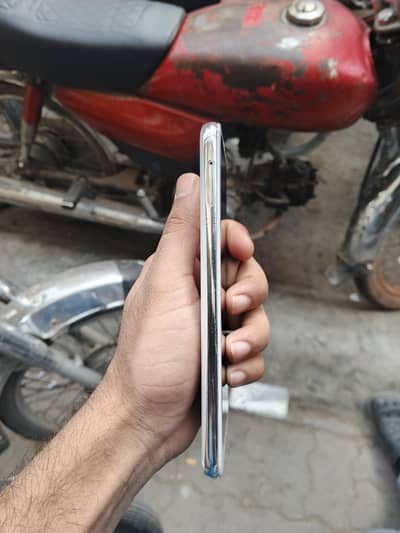Sharp Aquos R2