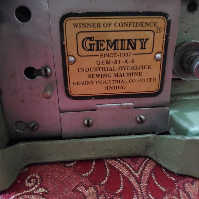 overlock machine 4