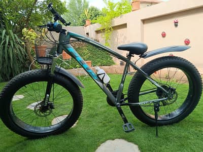 PLUS Fat Tire Mountains Bike in excellent condition