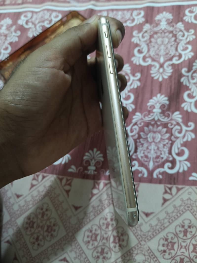 Apple iPhone 8 Plus 3
