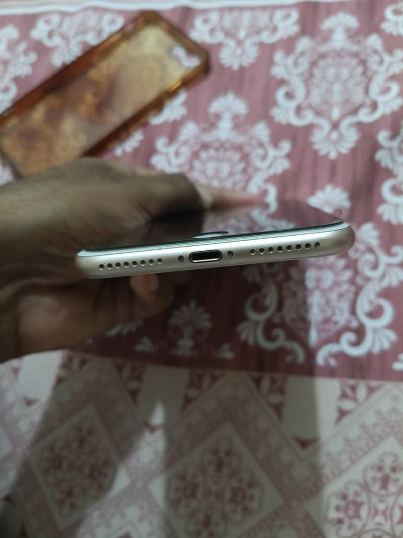 Apple iPhone 8 Plus 5