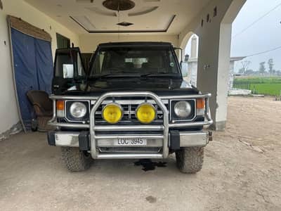 Mitsubishi Pajero 1990