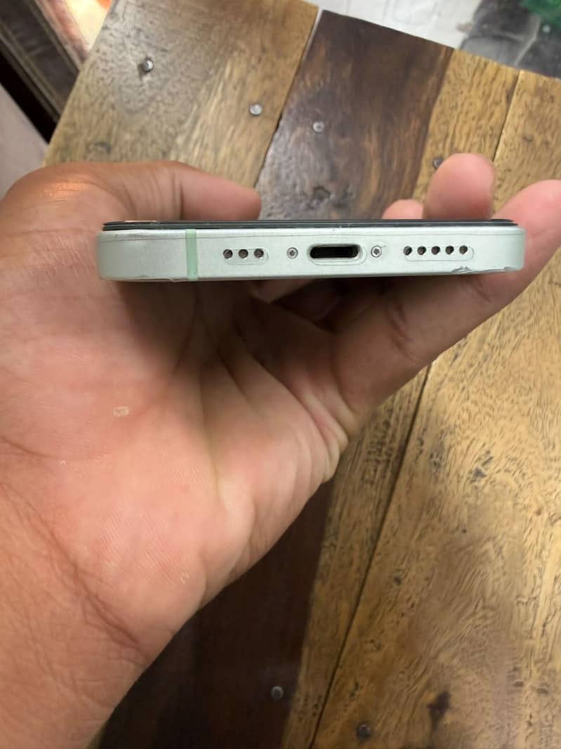 Apple iPhone 12 4