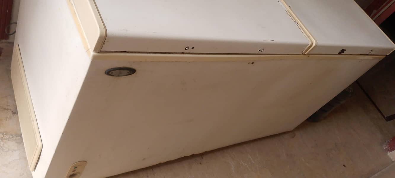 Deep Freezer – Fast Cooling | Good Condition 1