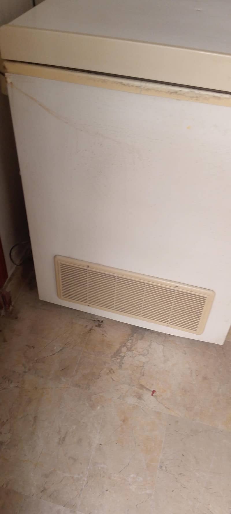 Deep Freezer – Fast Cooling | Good Condition 2