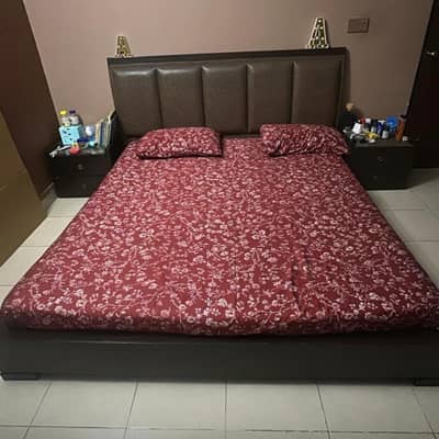 King Size Bed Set with Side Tables | 10/10 Condition | Wooden