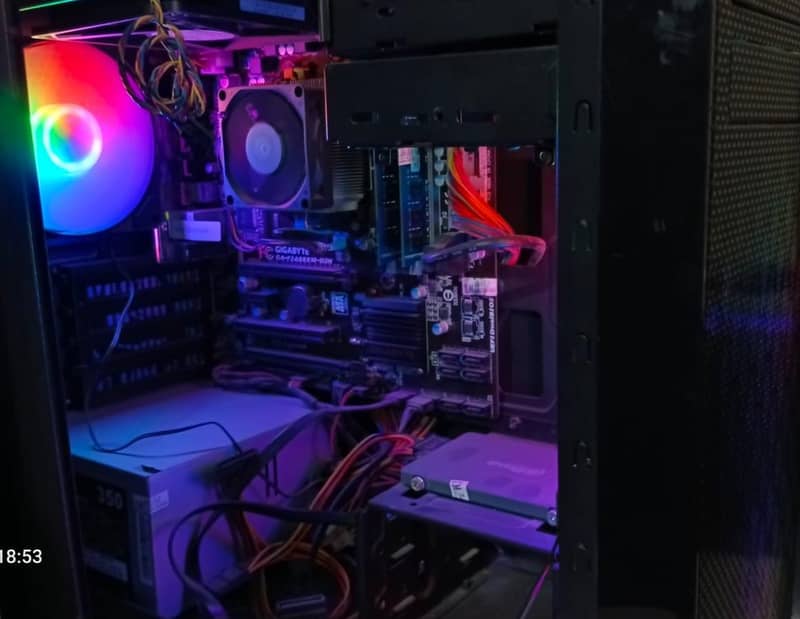 Custom built PC based on AMD 0