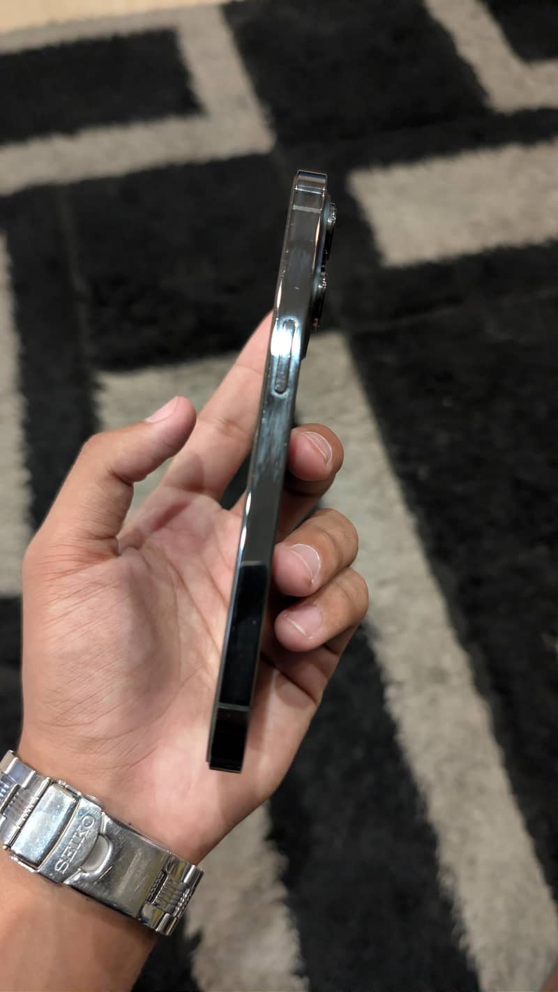 Apple iPhone 13 Pro 1