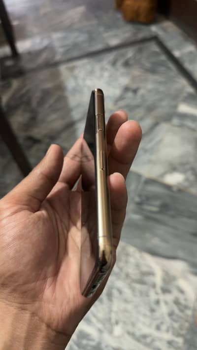 I phone 11 pro pta approved 64gb golden colour 10 by 9 condition